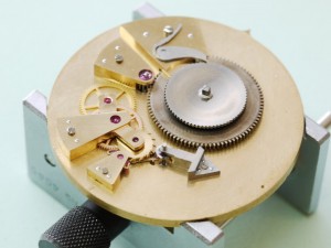 Remontage horlogerie clef. Prototype